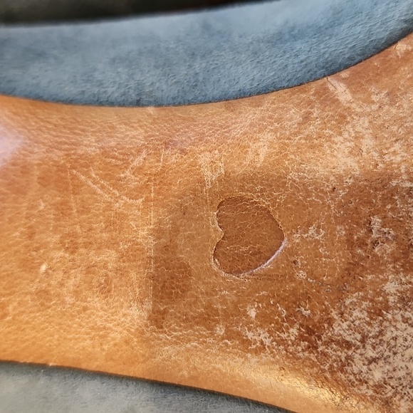 Moschino Cheap and Chic Blue Suede Kitten Heel w/ Floral Detail Size 7.5 - Picture 7 of 10